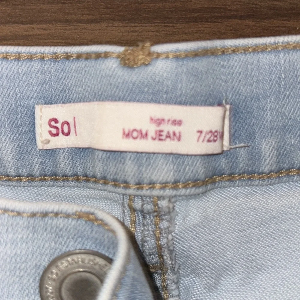 High Rise Mom Ripped Jeans - Picture 3 of 4